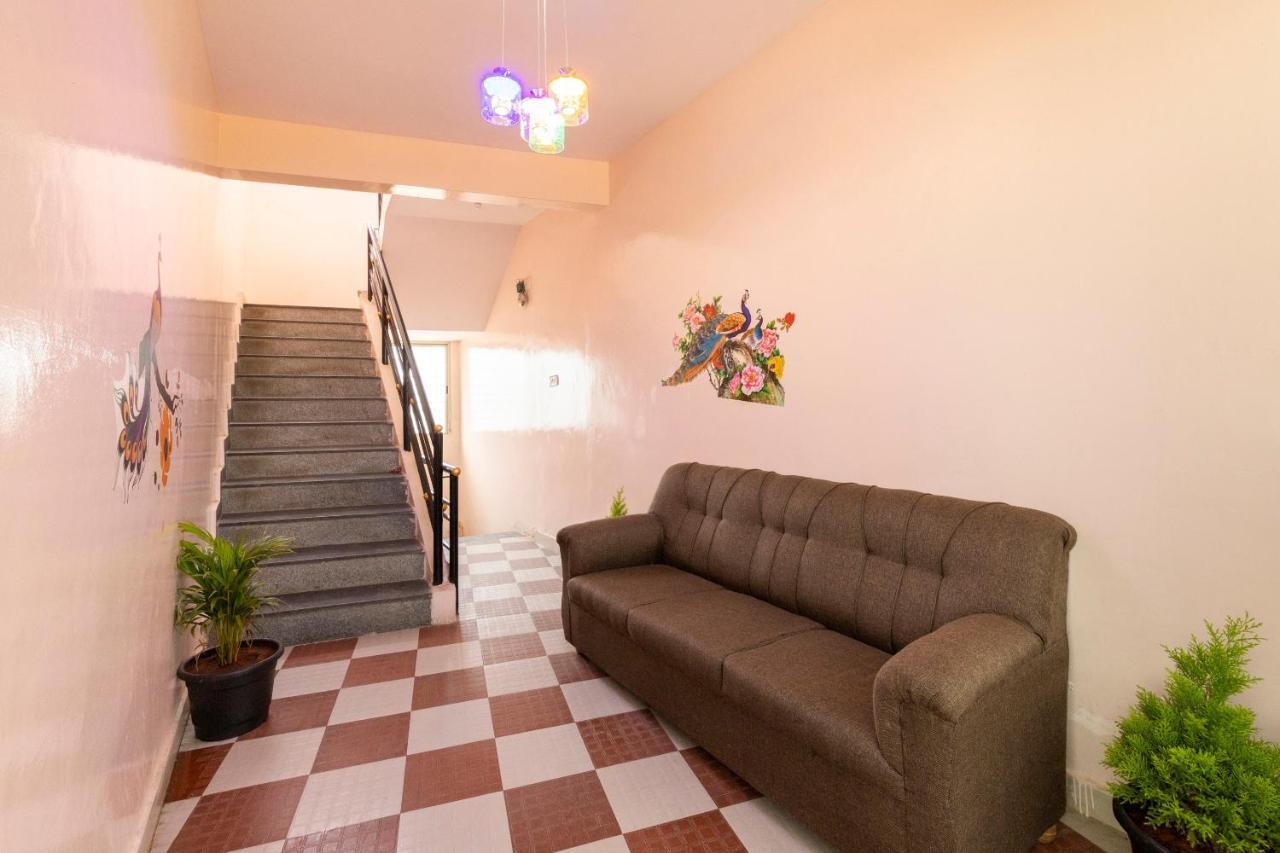 העיר בנגלור Oyo 68852 M.R Lodge מראה חיצוני תמונה